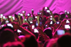 smartphones-at-concert